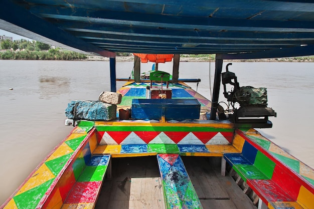 El barco del río Indo en Sukkur Pakistán