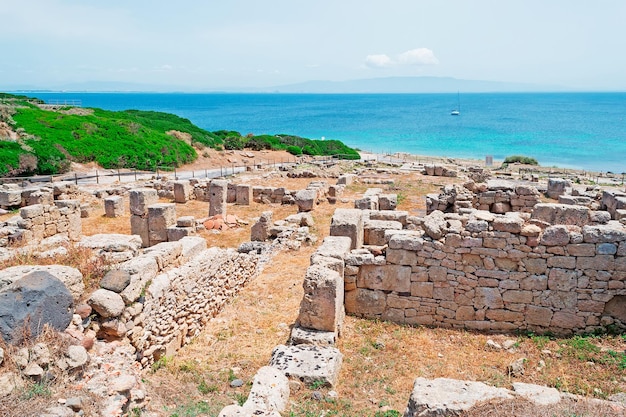 Barco por las ruinas de Tharros Cerdeña