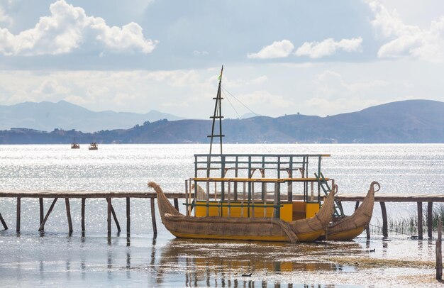 Foto el barco en titicaca