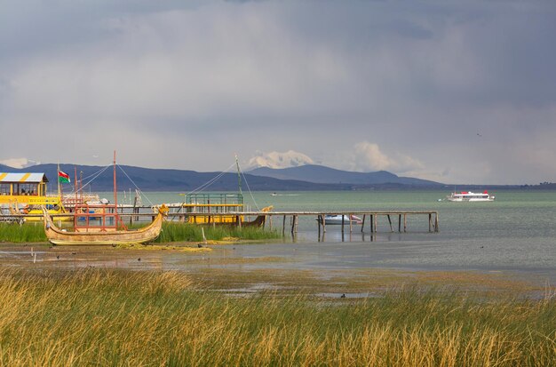 Foto el barco en titicaca