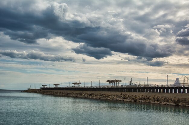 barcon en el puerto de alicante