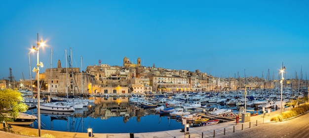 Barcos à vela na marina de Senglea, Valetta, Malta