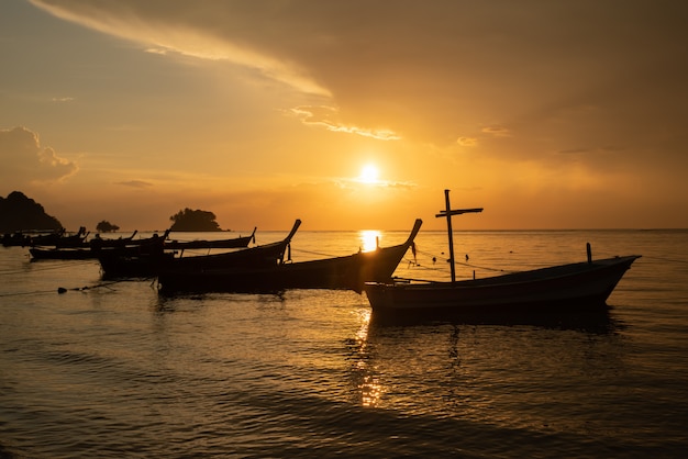 Barcos al atardecer