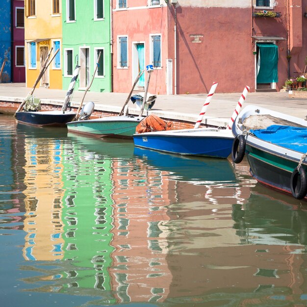 Foto barcos ancorados no porto