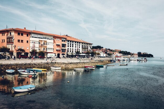 Foto barcos ancorados no porto