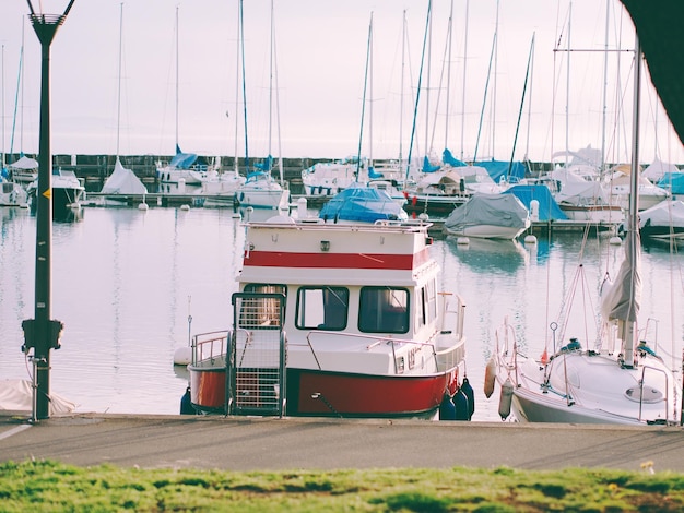 Foto barcos ancorados no porto