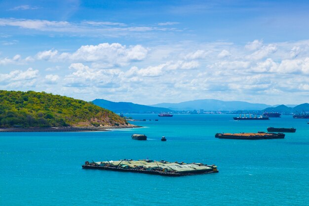 Barcos de carga.