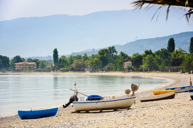 Barcos de Fisher na praia