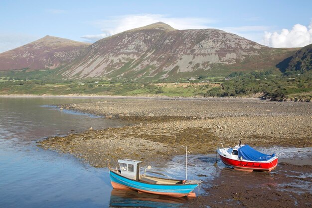 Barcos de pesca em Trefor Harbour, Caernarfon, País de Gales, Reino Unido