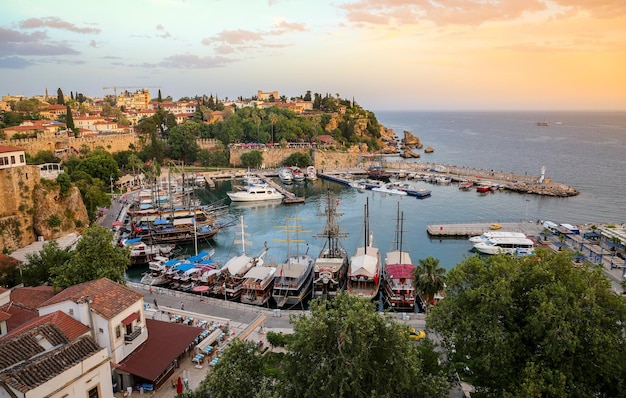 Barcos em Antalya Harbour Turquia