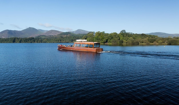 Barcos em Derwent Water em Lake District