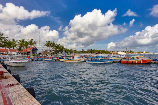 Barcos em Puerto Juarez