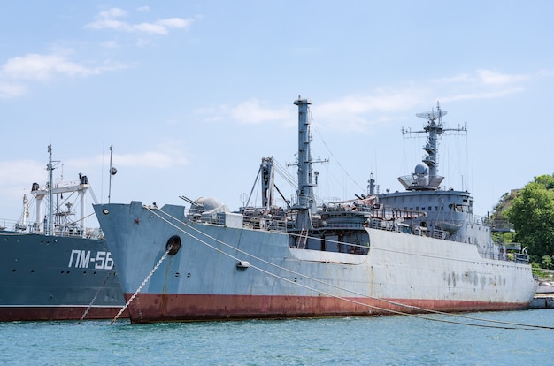 Barcos de la Flota del Mar Negro en la Bahía de Sebastopol