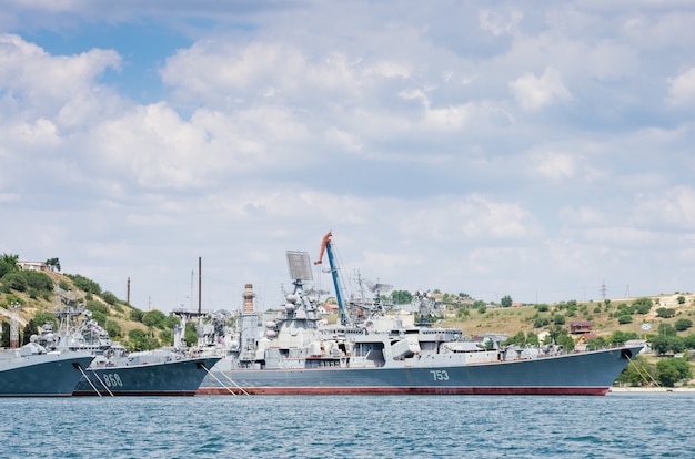 Barcos de la Flota del Mar Negro en la Bahía de Sebastopol