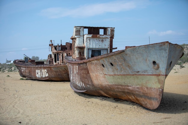 Foto los barcos de la industria pesquera del mar de aral