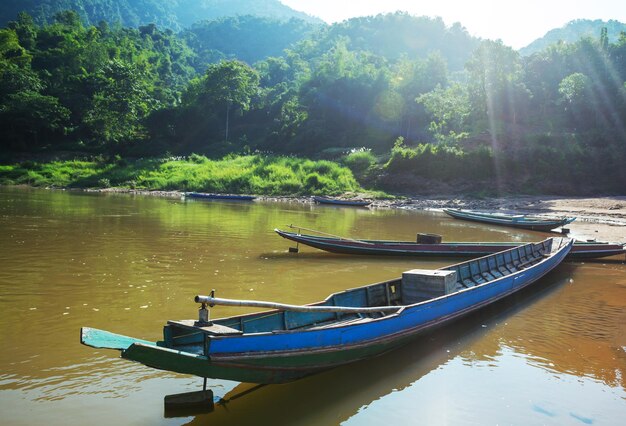 Barcos en Laos