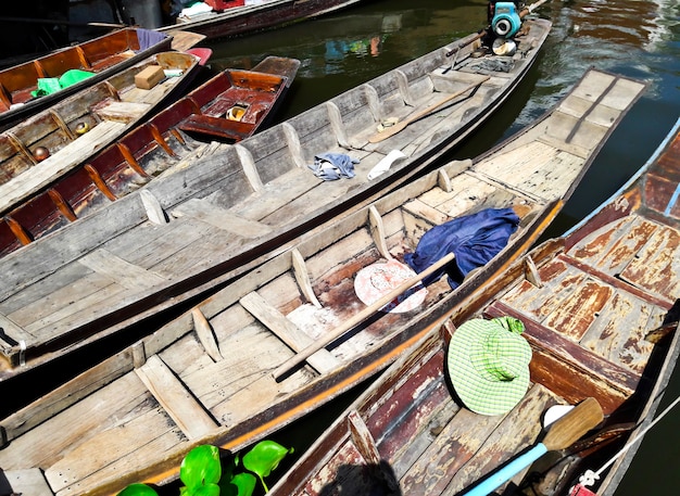 Barcos de madera en Tailandia.