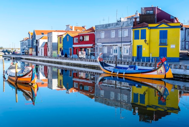 Barcos Moliceiro en la Ría de Aveiro Ciudad de Aveiro