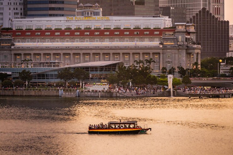 Foto barcos na cidade