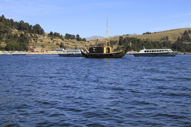 Barcos no lago em Copacabana Bolívia