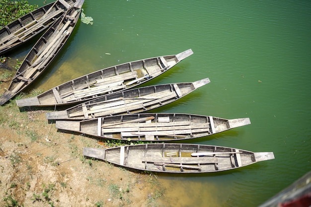 Foto barcos no lago