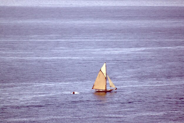 Foto barcos no mar