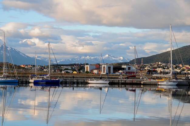 Barcos no porto de Ushuaia