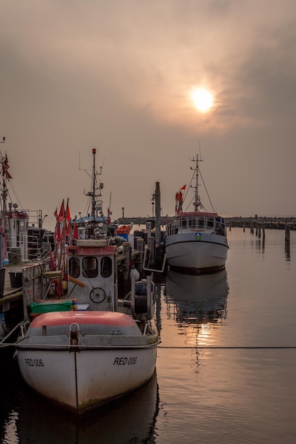 Foto barcos no porto