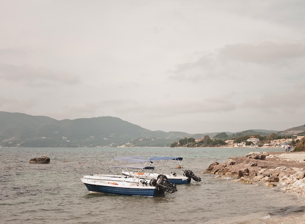 Barcos de pesca amarrados en el puerto de la ciudad de Zante Grecia