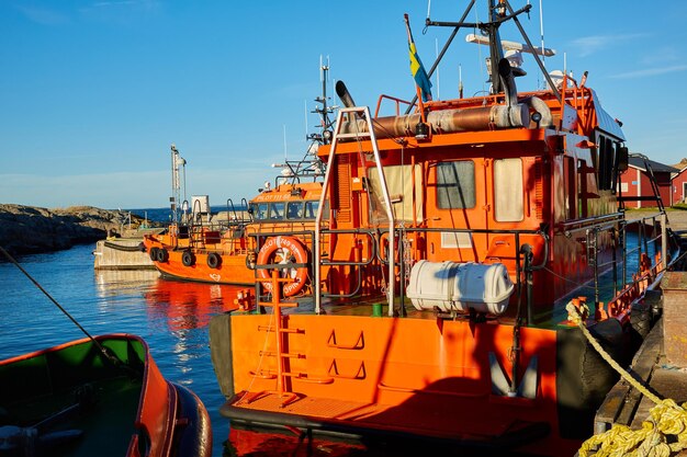 Los barcos de pesca en el archipiélago de Estocolmo Suecia