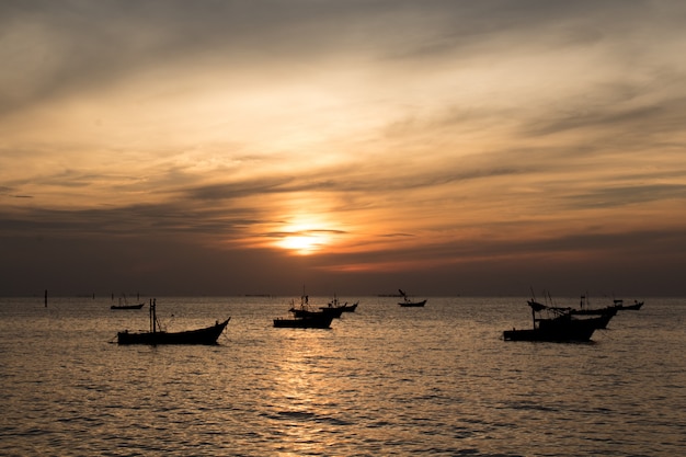 Los barcos de pesca están cazando.