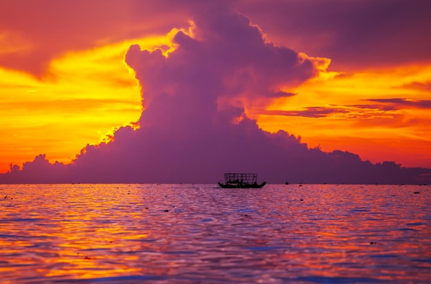 Barcos de pesca en Kep, Camboya