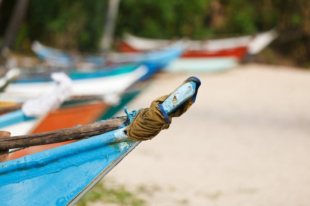 Foto barcos de pesca en la playa