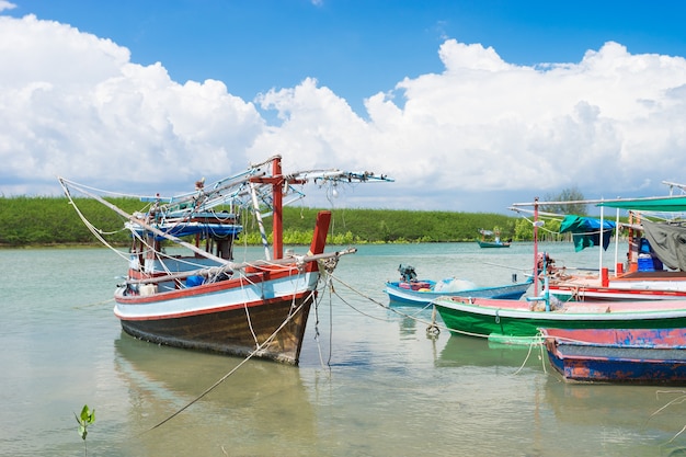 Barcos de pesca de la provincia de Prachuap de Tailandia