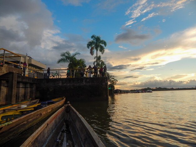 Barcos en el río Colombia