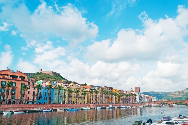 Barcos por el río Temo en Bosa Cerdeña