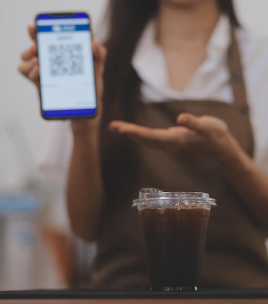 Foto barista bereiten kaffee-arbeitsauftrag-konzept vor