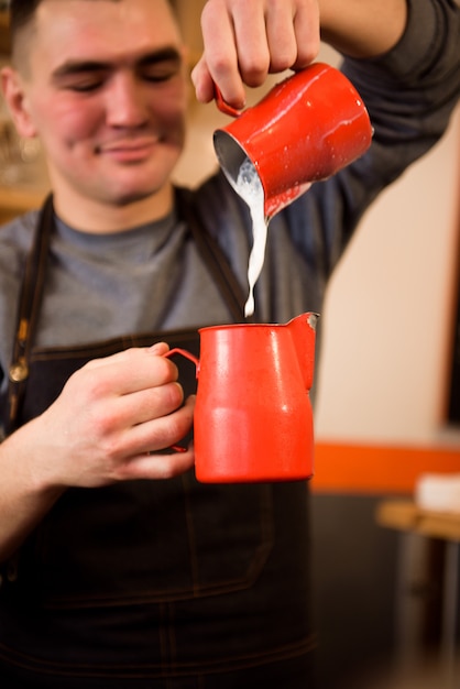 Barista Coffee Shop Kellner Kellnerin Paar Schürze Konzept