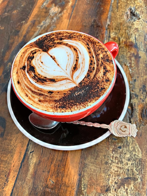 Foto el barista hizo un capuchino.