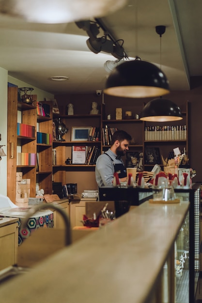 Barista in einem Café