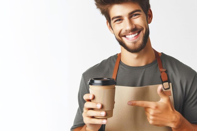 Foto barista sorridente segurando café togo na mão isolado em fundo branco