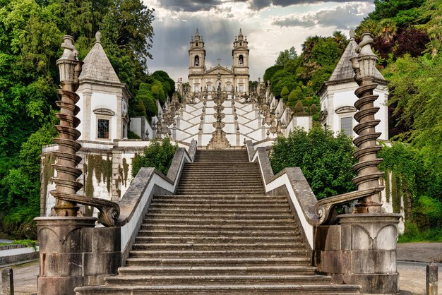 Barocke treppe des heiligtums von bom jesus do monte in braga portugal |  Premium-Foto