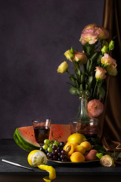 Foto barockstil mit früchten und blumen