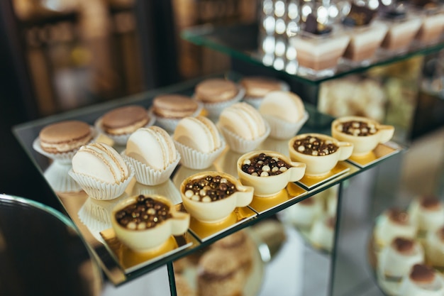 Barra de caramelo. Recepción navideña deliciosa en la mesa de postres