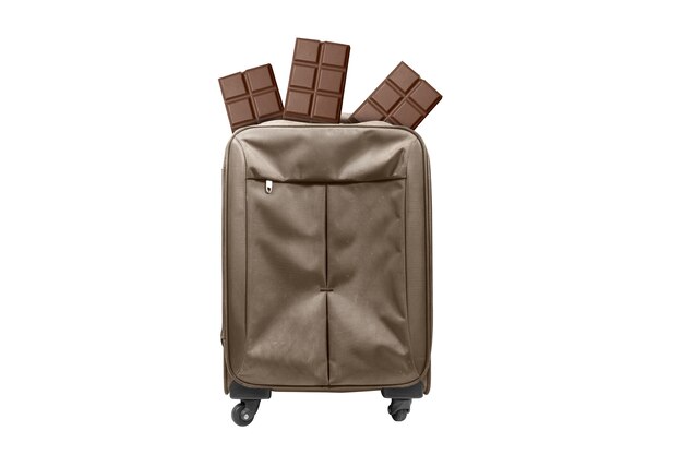 Barra de chocolate en maleta marrón aislado sobre fondo blanco.