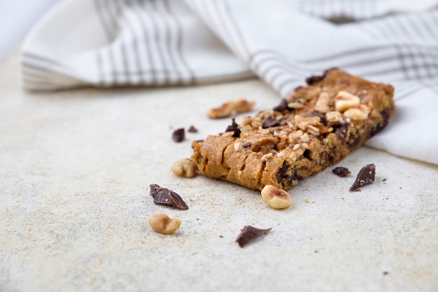 Barra de muesli com avelã e chocolate