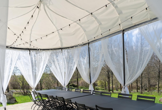 Barraca de festa de jardim branco tenda de entretenimento de casamento em jardim moderno