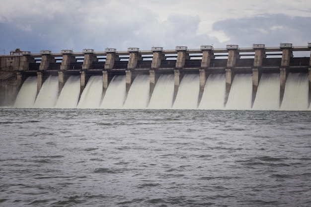 Foto barragem da central hidroeléctrica de merowe