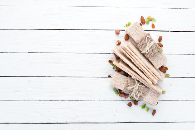 Barras de cereales de avena Refrigerios saludables Vista superior Espacio libre para el texto