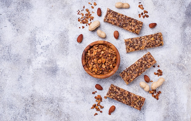 Barras de granola caseras con nueces.